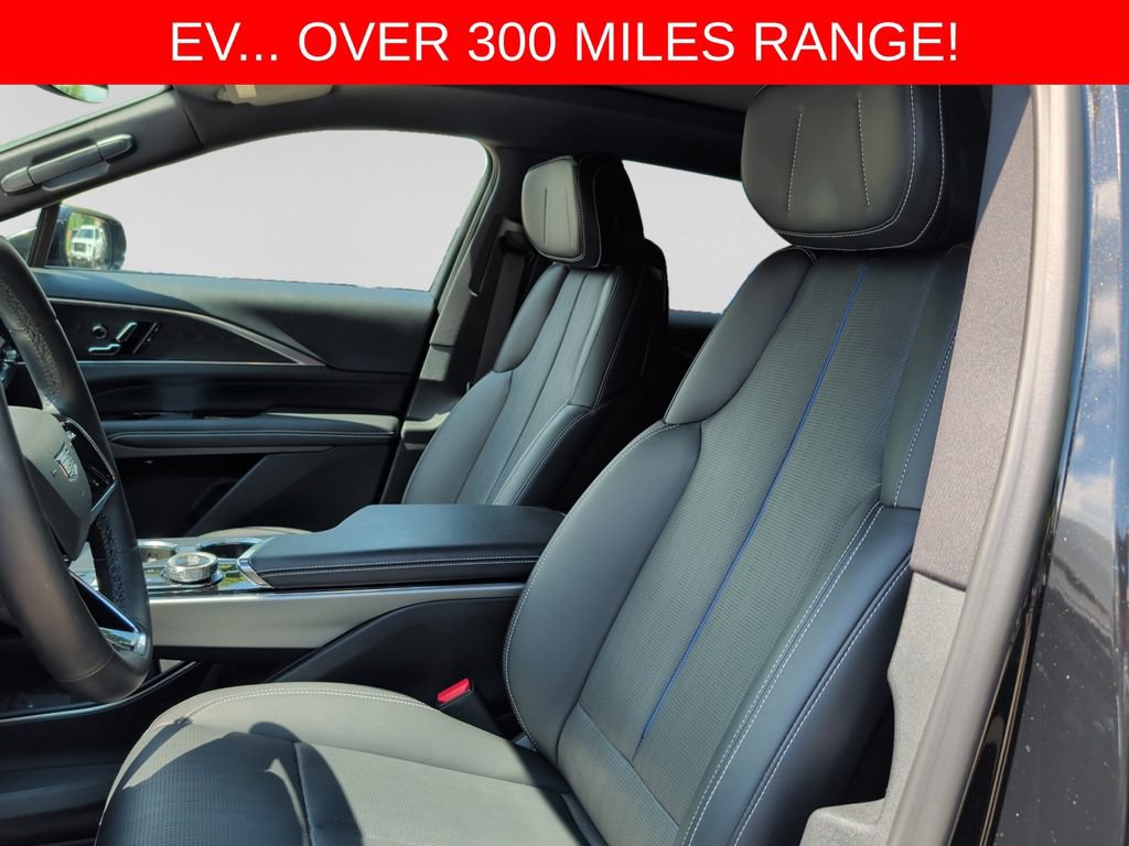 Used 2024 Cadillac Lyriq Luxury w/ LPO, Floor Liner Package AWD/4WD image 17