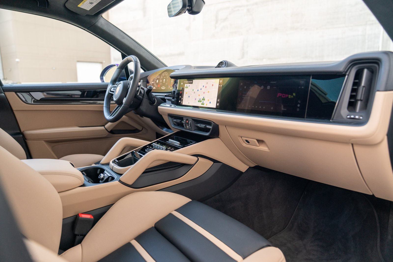 Certified 2025 Porsche Cayenne GTS AWD/4WD image 27