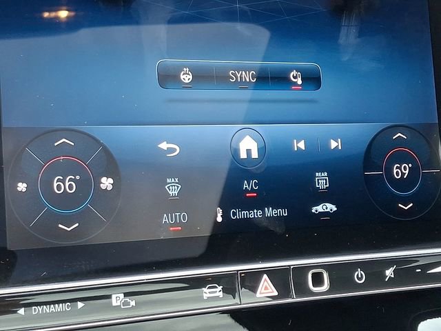 Used 2025 Mercedes-Benz GLC 300 4MATIC image 17