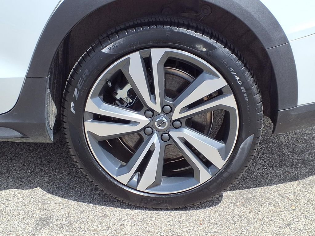 Certified 2025 Volvo V60 B5 Cross Country Plus AWD/4WD image 6