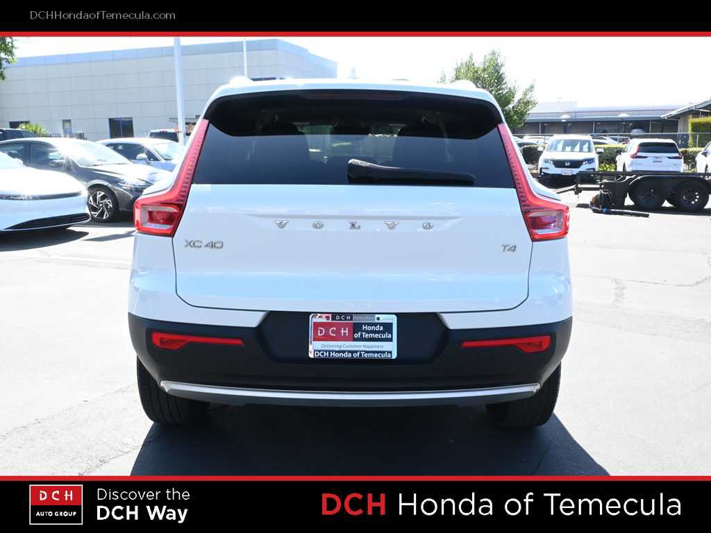 Used 2021 Volvo XC40 T4 Momentum FWD image 6
