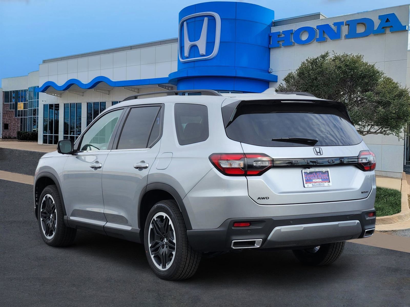 New 2026 Honda Pilot Touring image 4