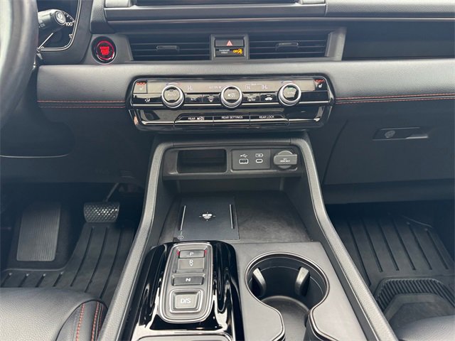 Used 2025 Honda Pilot TrailSport image 11