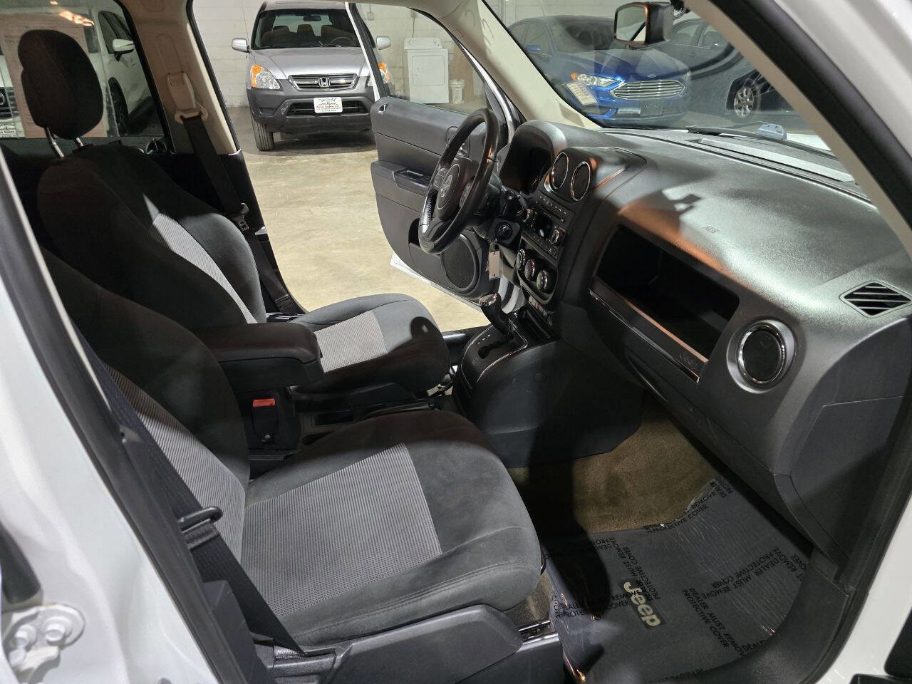 Used 2016 Jeep Patriot Latitude image 32