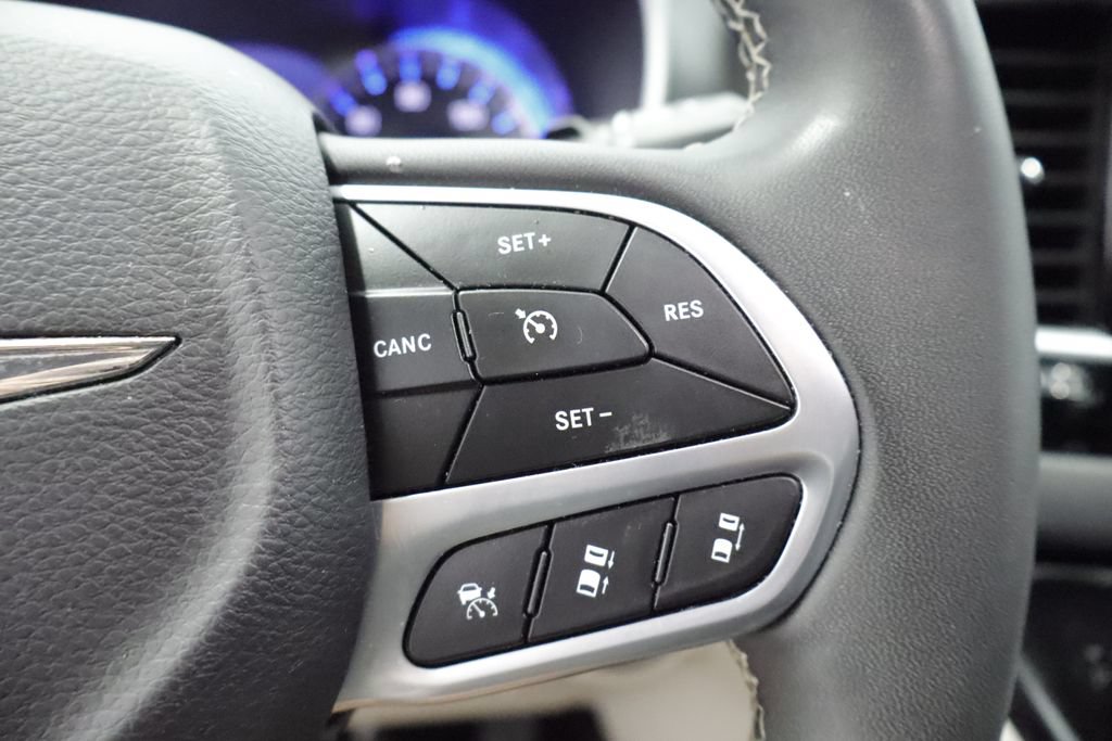 Certified 2024 Chrysler Pacifica Touring-L FWD image 24