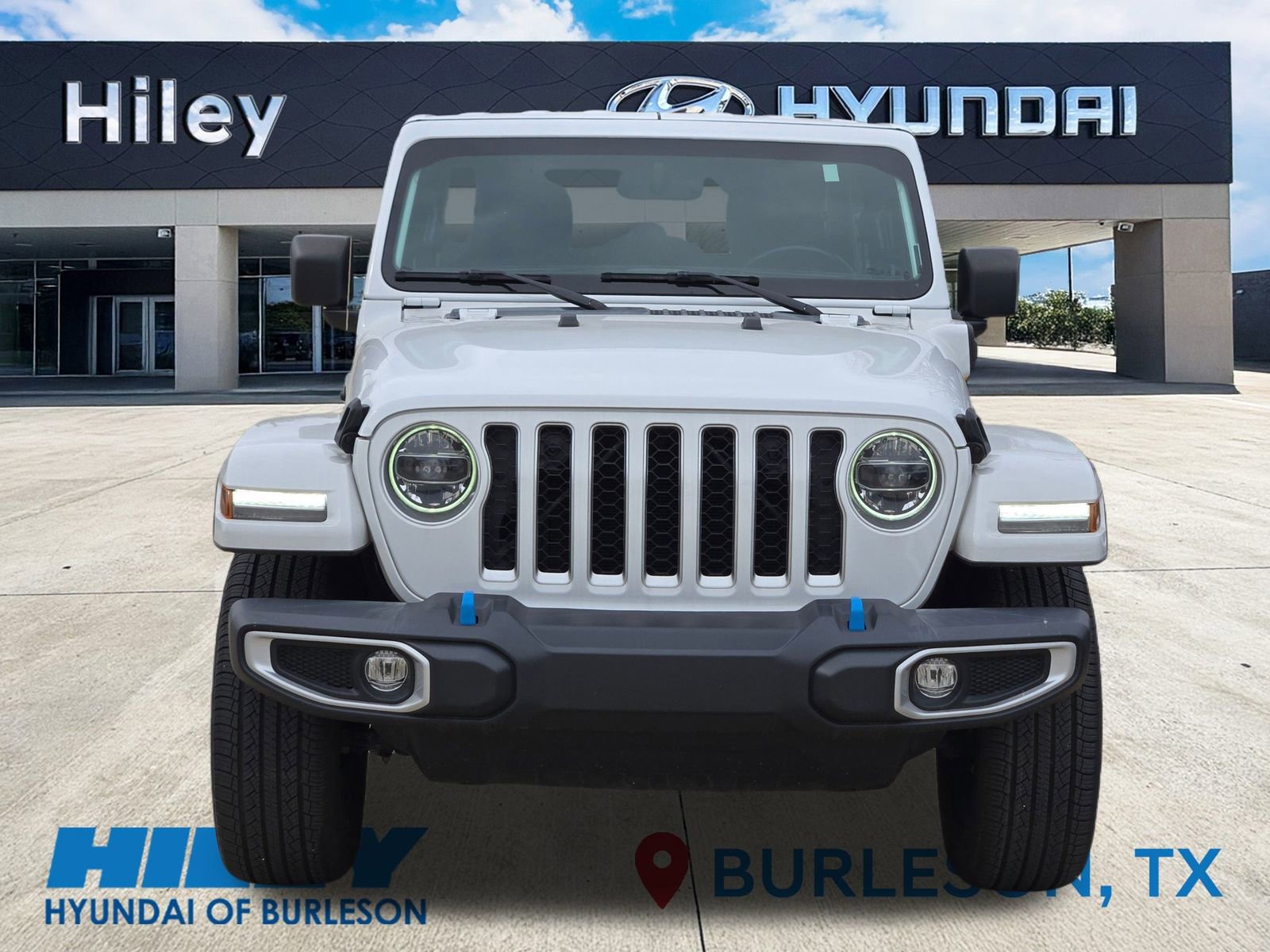 Used 2022 Jeep Wrangler Unlimited Sahara w/ Cold Weather Group image 6