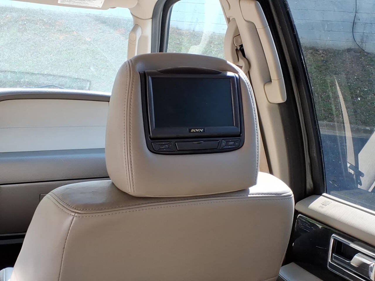 Used 2015 Lincoln Navigator 4WD image 17
