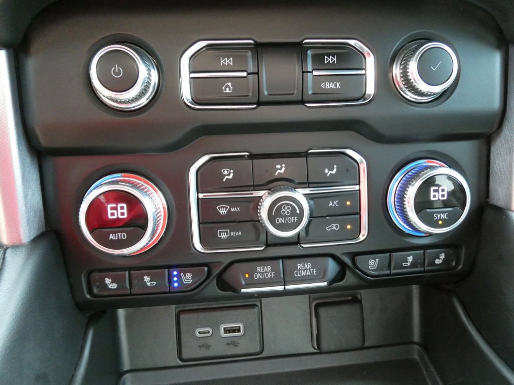 Certified 2024 GMC Yukon SLT w/ SLT Luxury Package AWD/4WD image 31