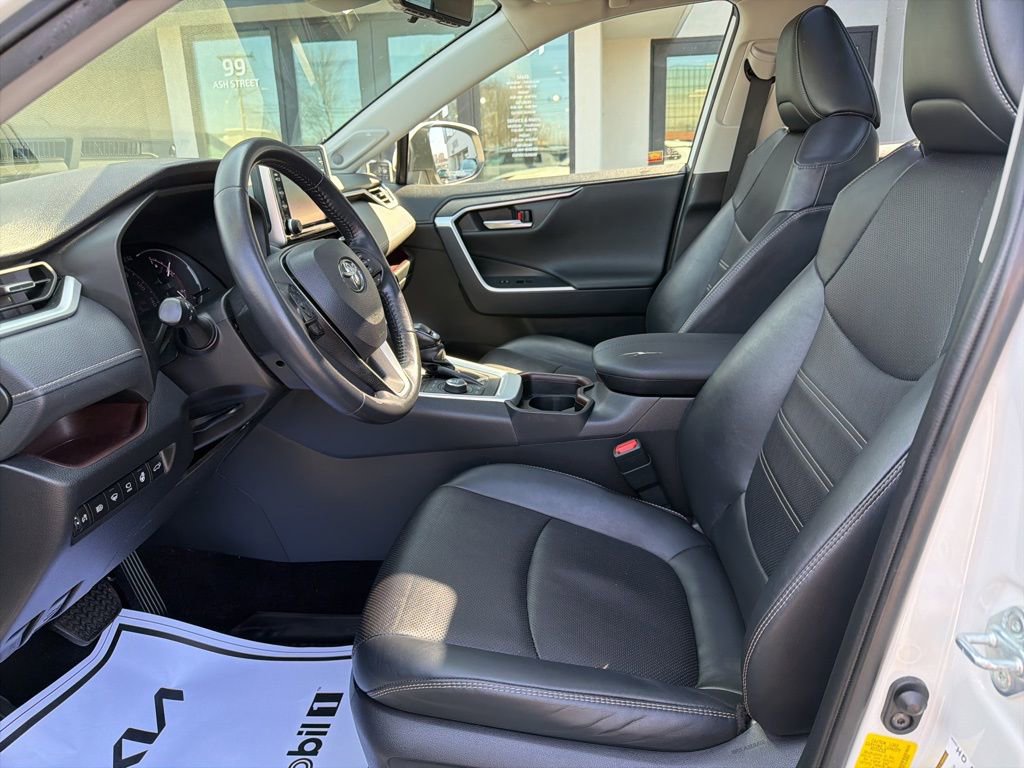 Used 2019 Toyota RAV4 Limited w/ Advanced Technology Package image 29