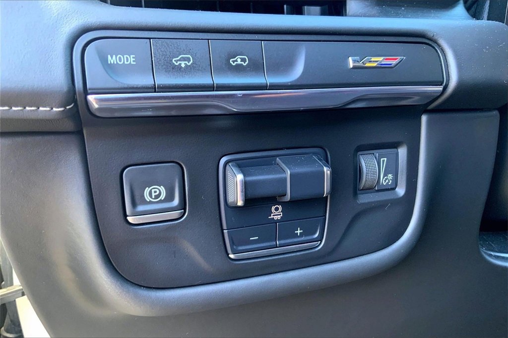 Certified 2024 Cadillac Escalade ESV V w/ LPO, ONYX Package image 33