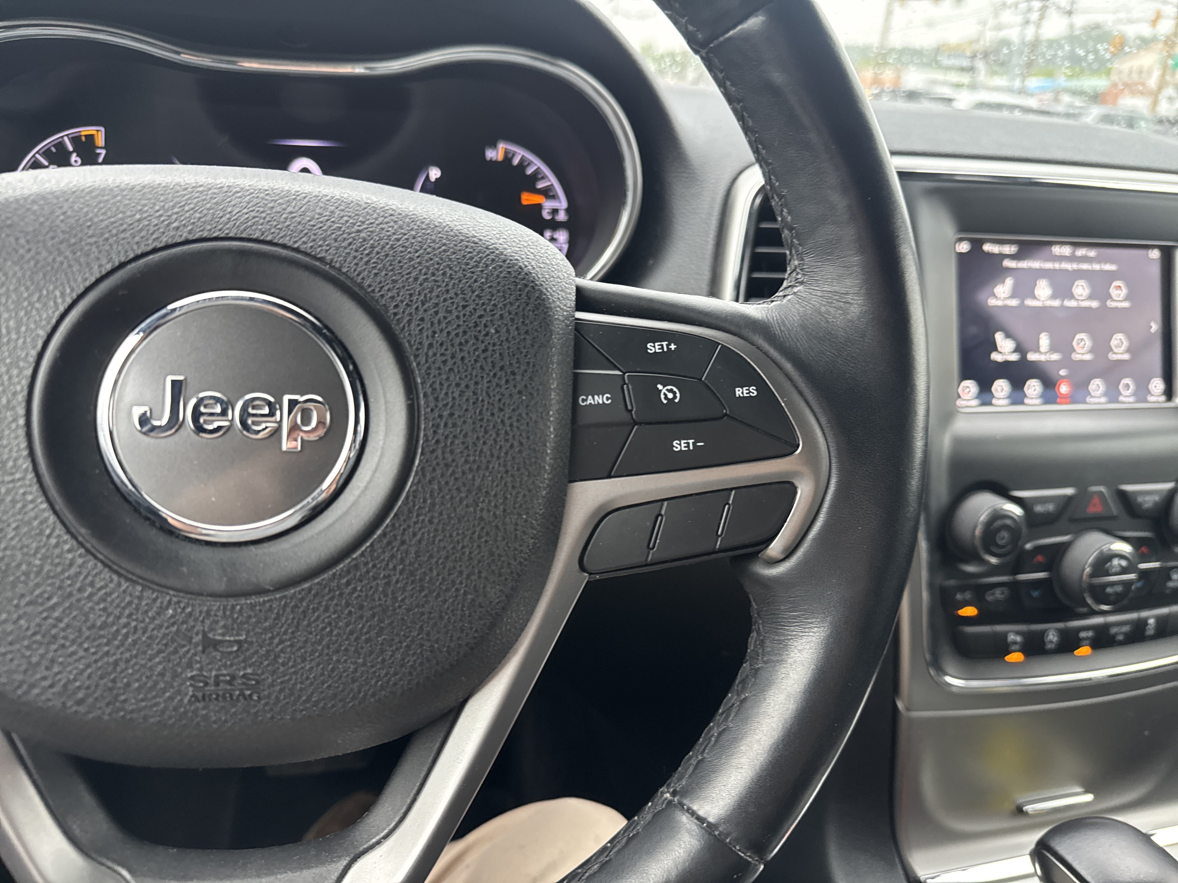 Used 2018 Jeep Grand Cherokee Limited AWD/4WD image 19
