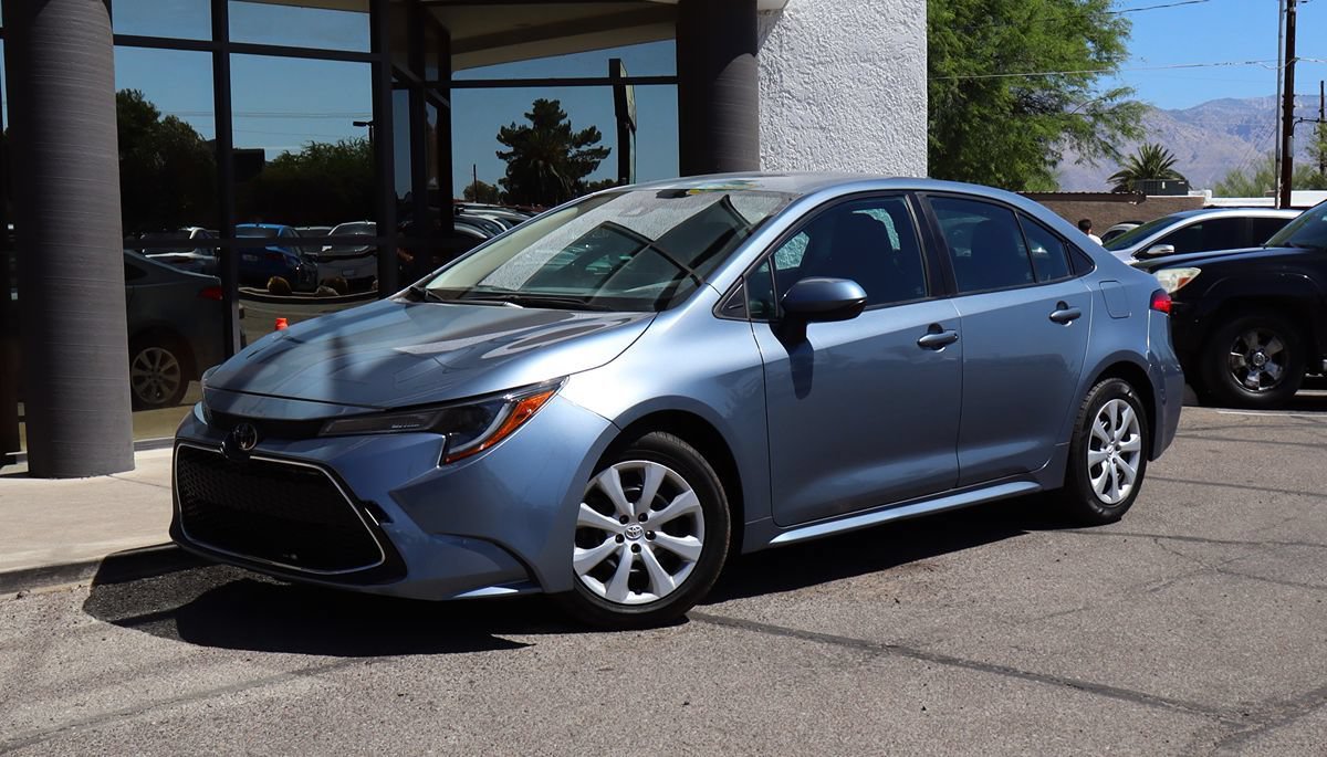 Used 2022 Toyota Corolla LE FWD image 2