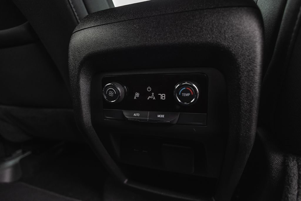 Used 2025 Chevrolet Traverse LT w/ Driver Confidence Package AWD/4WD image 35