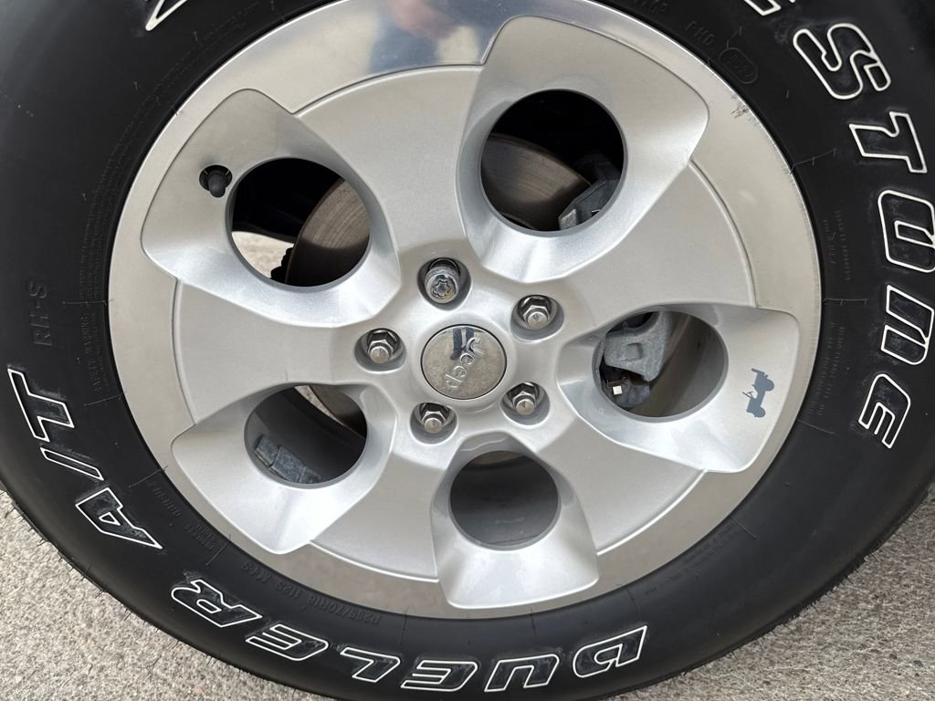 Used 2015 Jeep Wrangler Unlimited Sahara w/ Connectivity Group image 23