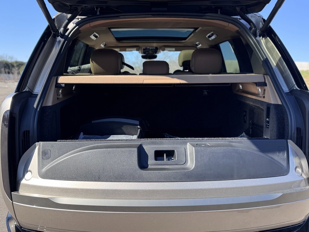 New 2026 Land Rover Range Rover SE image 3