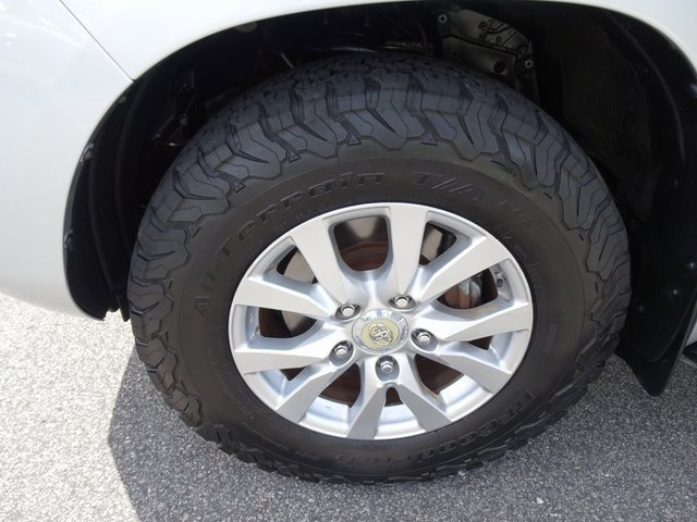 Used 2017 Toyota Land Cruiser image 41