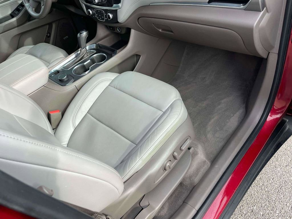 Used 2019 Chevrolet Traverse LT w/ LT Premium Package image 11