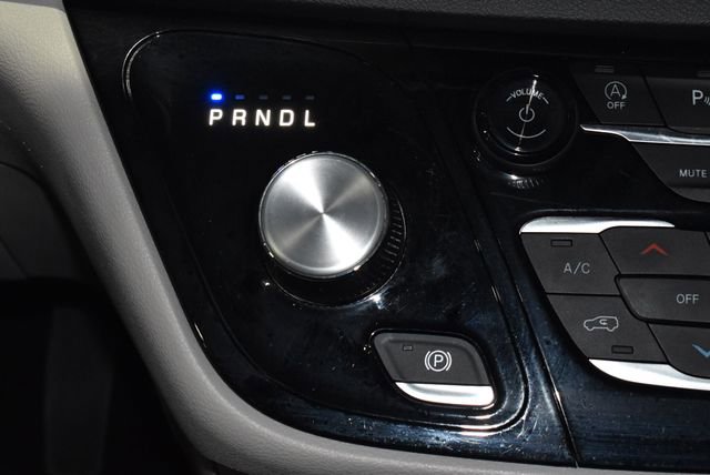 Certified 2024 Chrysler Pacifica Touring-L image 19