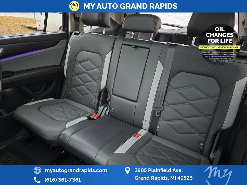 Used 2024 Volkswagen Atlas Peak Edition SE image 27