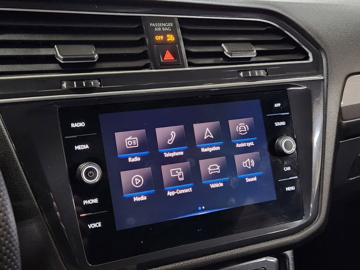 Used 2024 Volkswagen Tiguan SE R-Line image 33