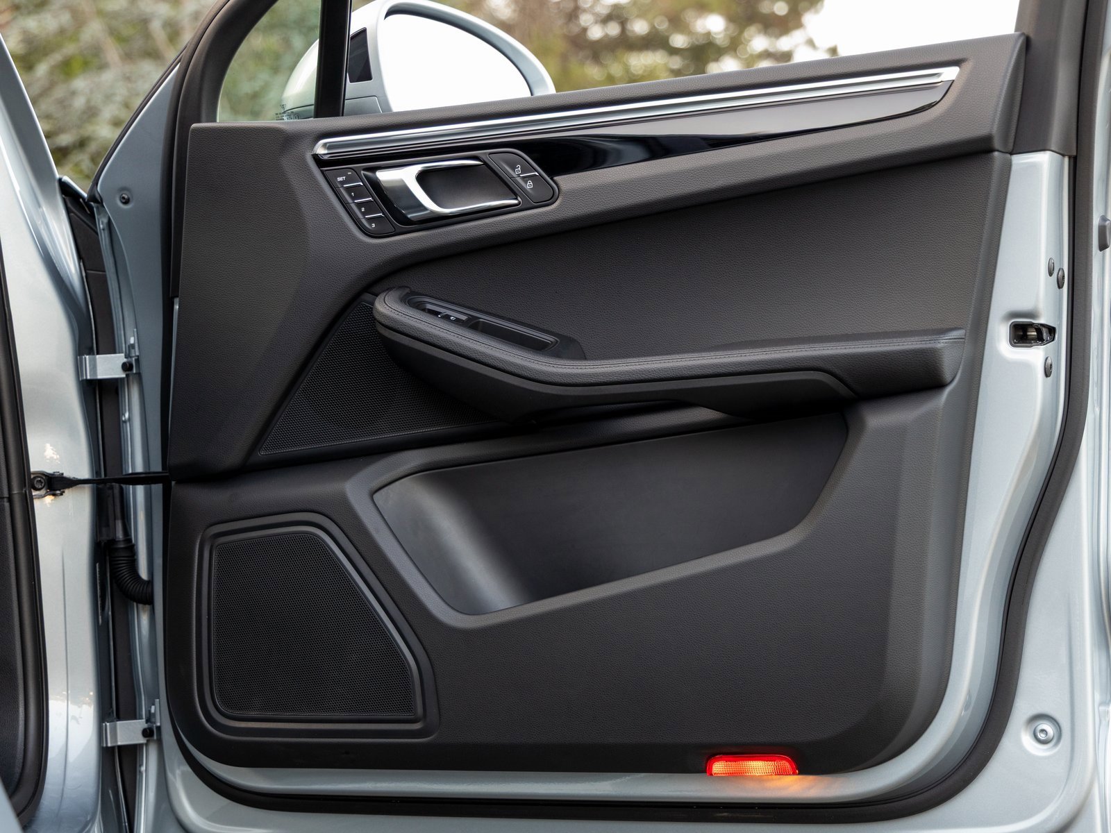 Certified 2025 Porsche Macan image 45