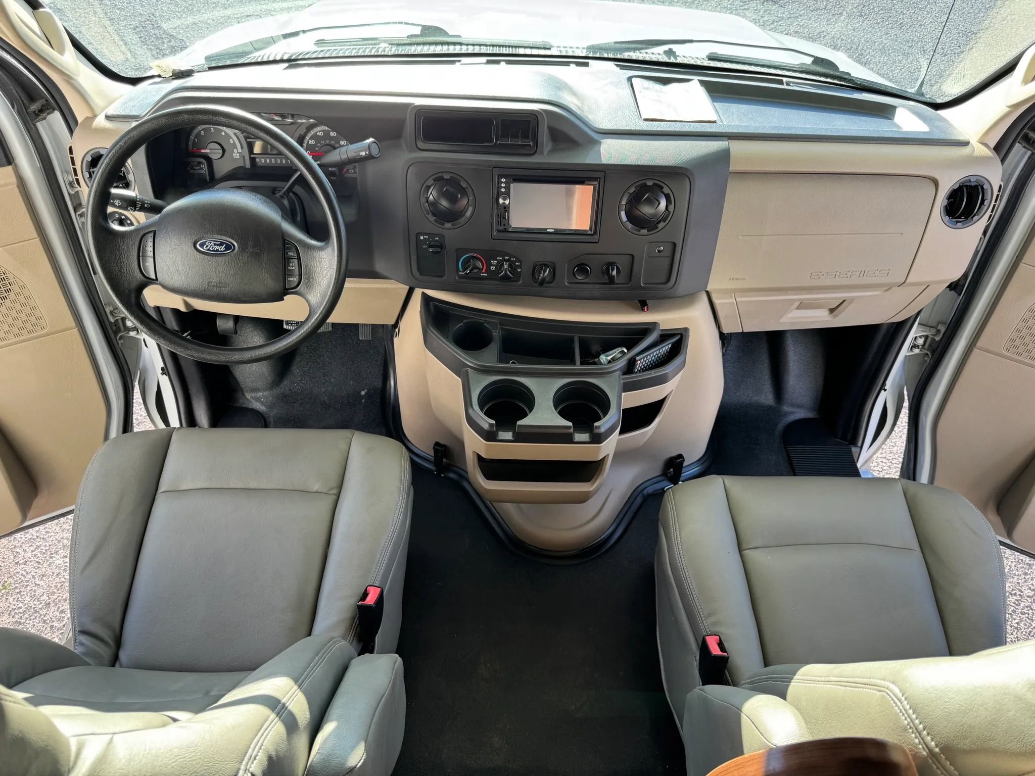 Used 2015 Ford E-450 and Econoline 450 Super Duty w/ Motorhome Prep Package image 33