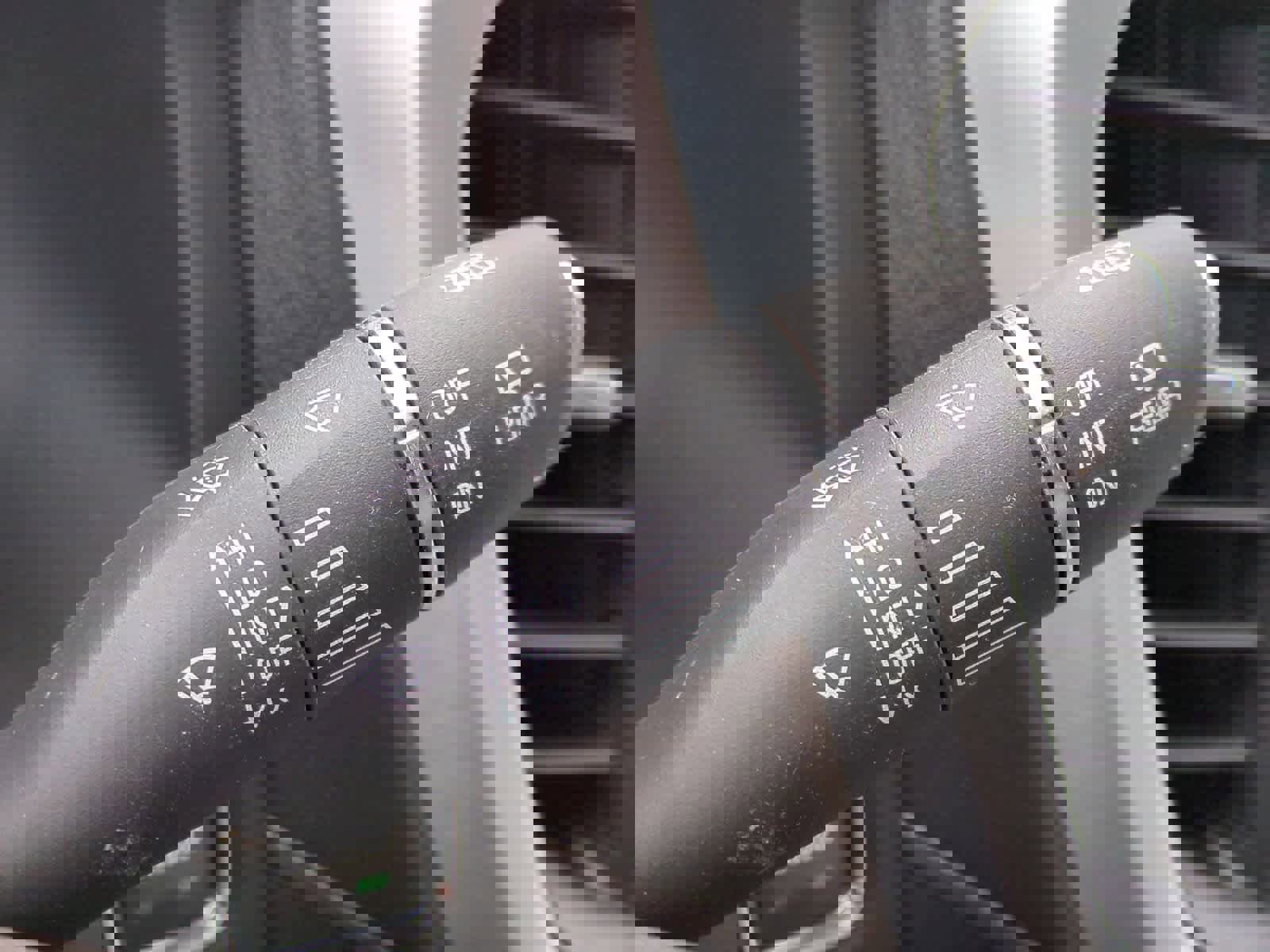 Used 2017 GMC Acadia SLT image 29