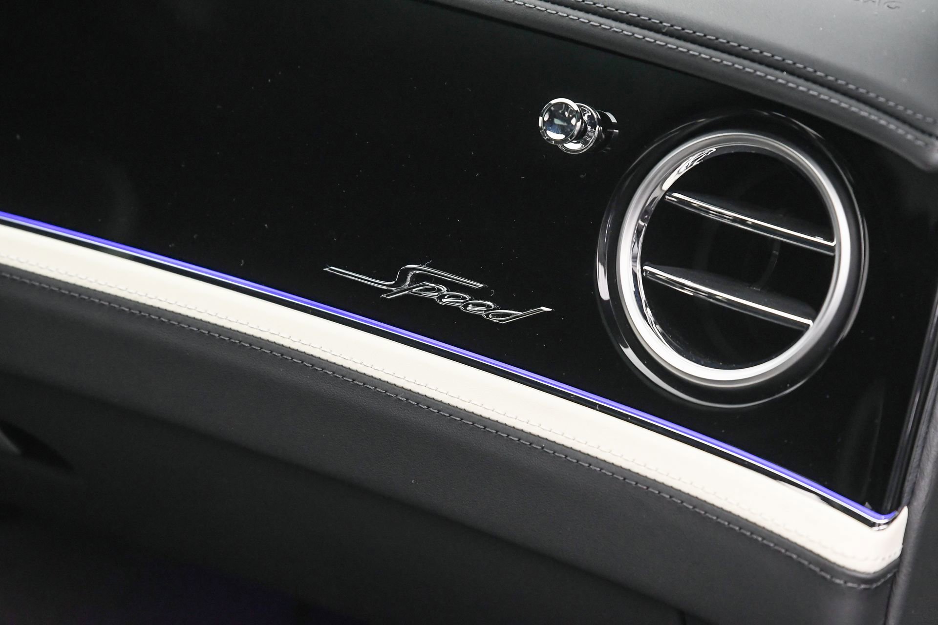 New 2025 Bentley Flying Spur Plug-In Hybrid image 46