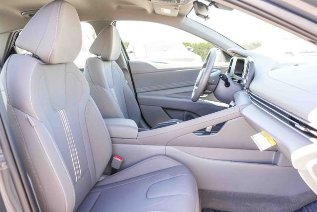Certified 2025 Hyundai Elantra Sport w/ Cargo Package image 17