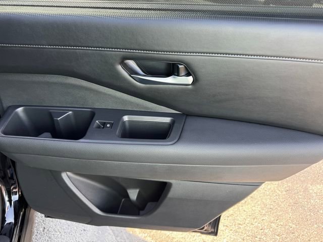 Used 2025 Nissan Pathfinder SL AWD/4WD image 15