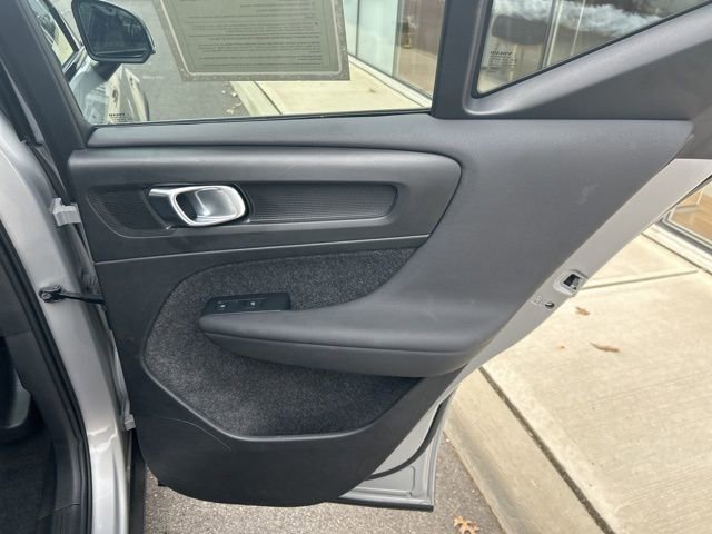 Certified 2025 Volvo XC40 B5 Plus AWD/4WD image 12