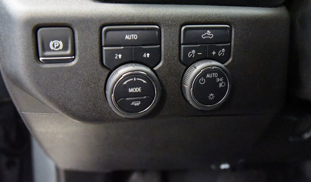 Used 2025 Chevrolet Silverado 1500 LT AWD/4WD image 20