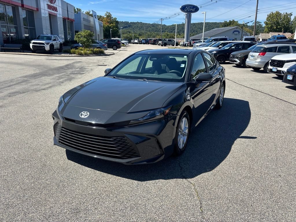 Used 2025 Toyota Camry LE FWD image 3