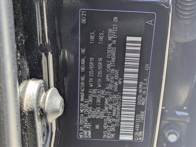 Used 2021 Toyota Highlander XLE FWD image 25