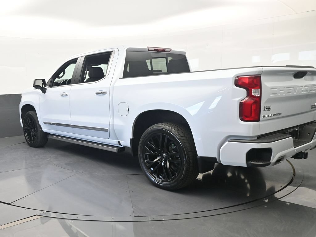 Used 2026 Chevrolet Silverado 1500 High Country w/ Technology Package AWD/4WD image 4