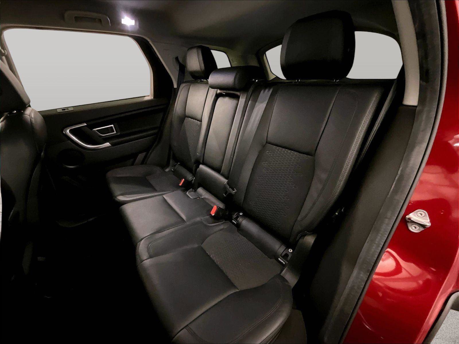 Used 2016 Land Rover Discovery Sport SE image 25