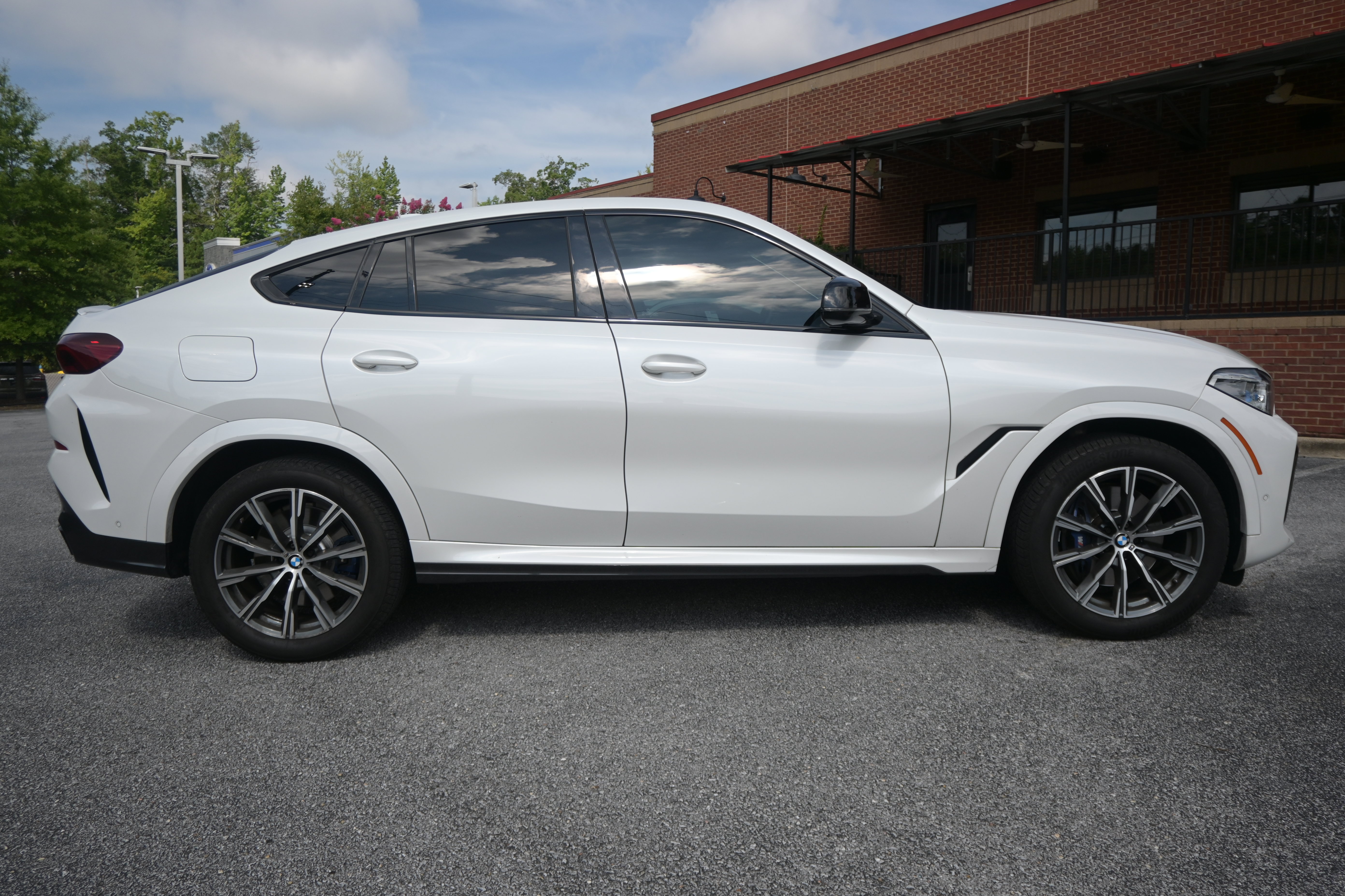 Used 2021 BMW X6 xDrive40i w/ Executive Package AWD/4WD image 10