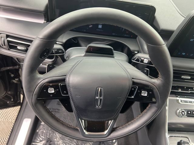Used 2025 Lincoln Aviator AWD image 22