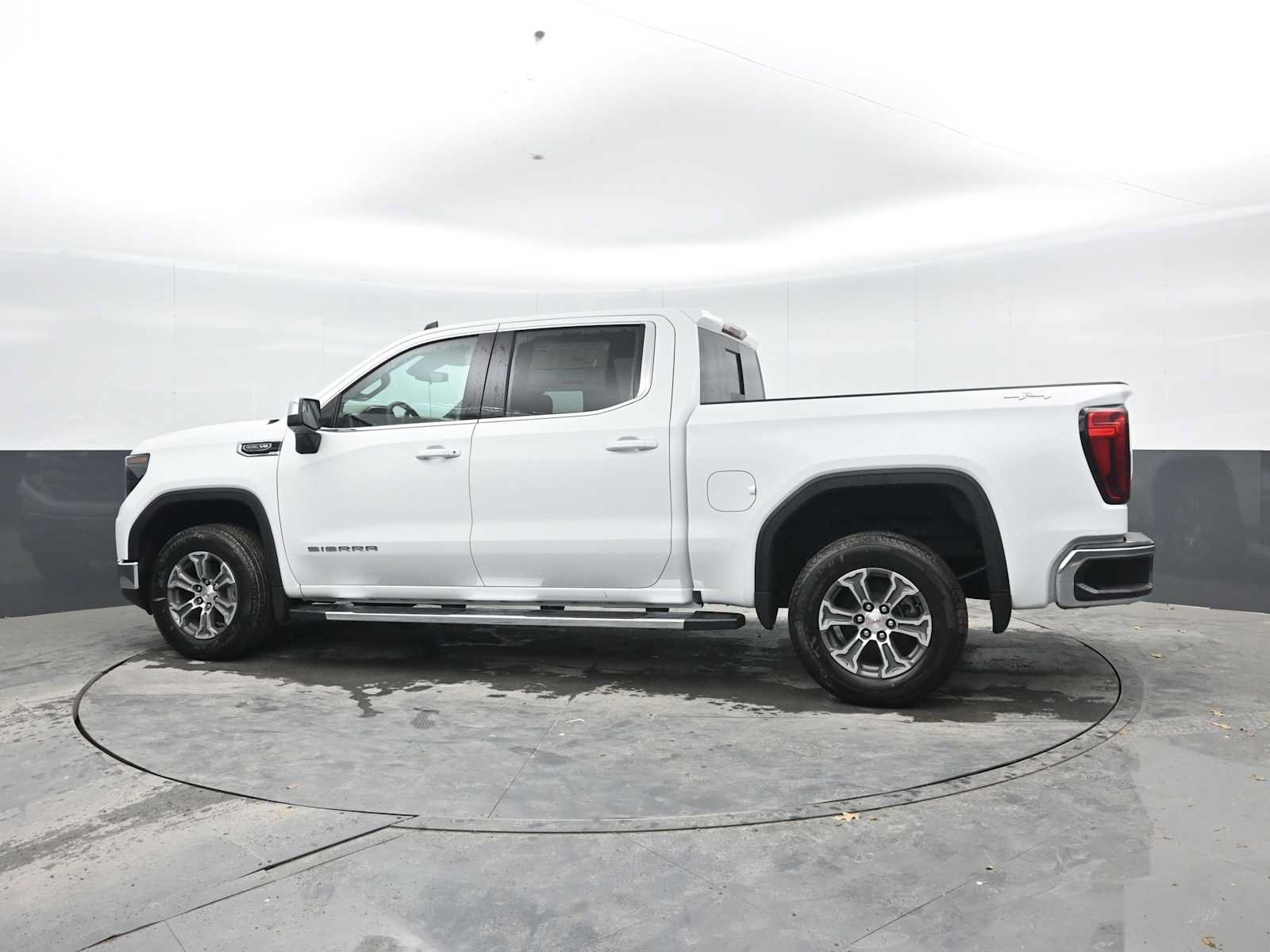 New 2026 GMC Sierra 1500 SLE w/ Preferred Package AWD/4WD image 3