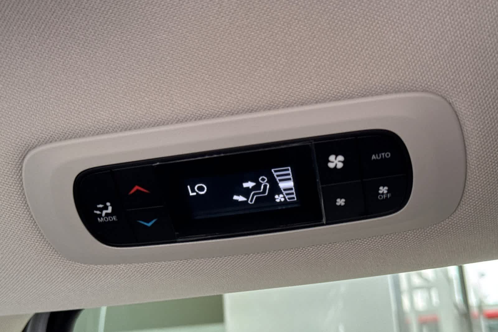 Used 2024 Chrysler Pacifica Touring-L FWD image 14
