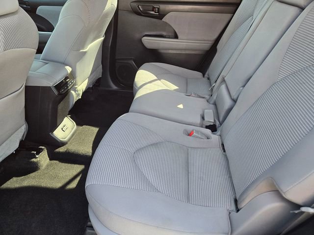 Used 2023 Toyota Highlander LE image 7
