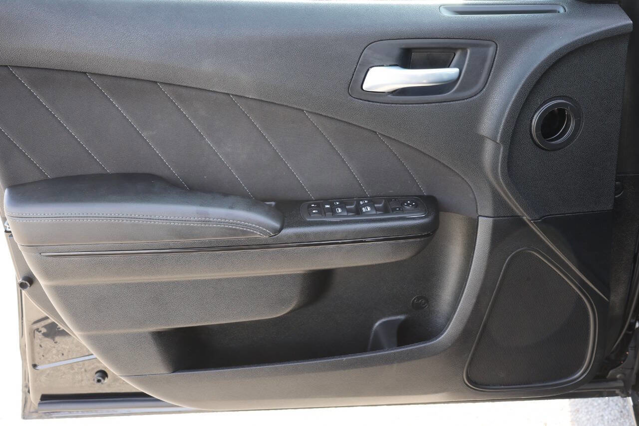 Used 2022 Dodge Charger SXT w/ Blacktop Package image 12