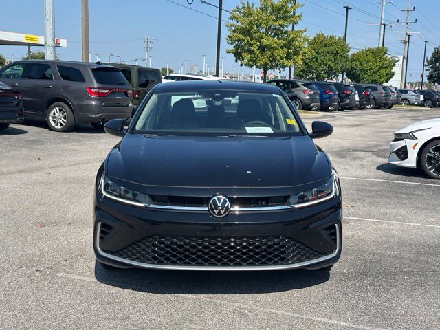 Used 2025 Volkswagen Jetta SE FWD image 2