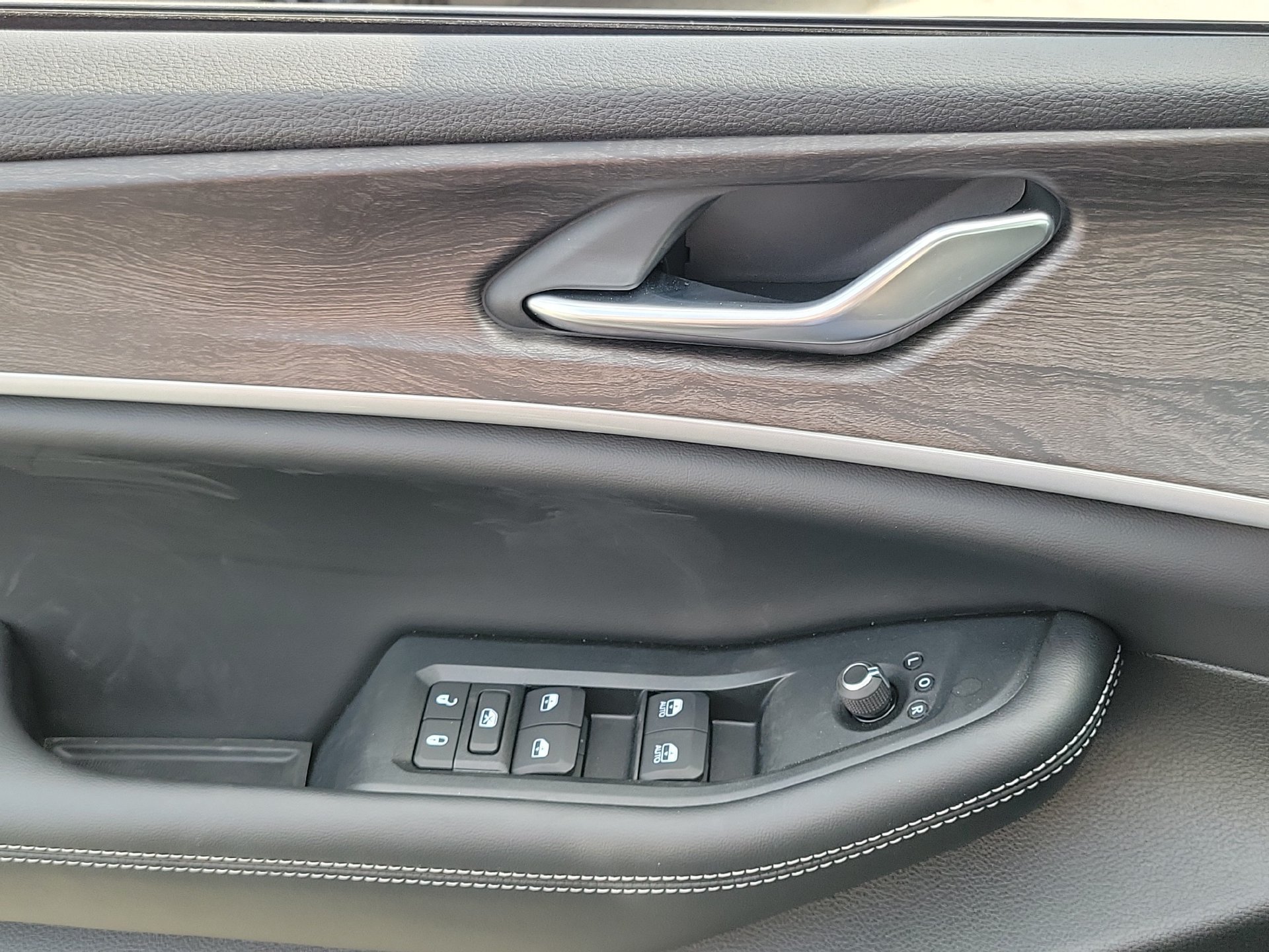 New 2026 Jeep Grand Cherokee Altitude AWD/4WD image 13