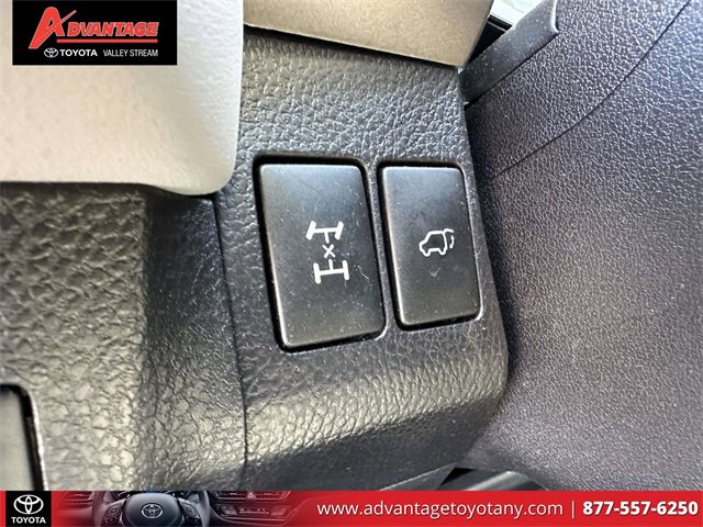 Used 2015 Toyota RAV4 Limited image 25