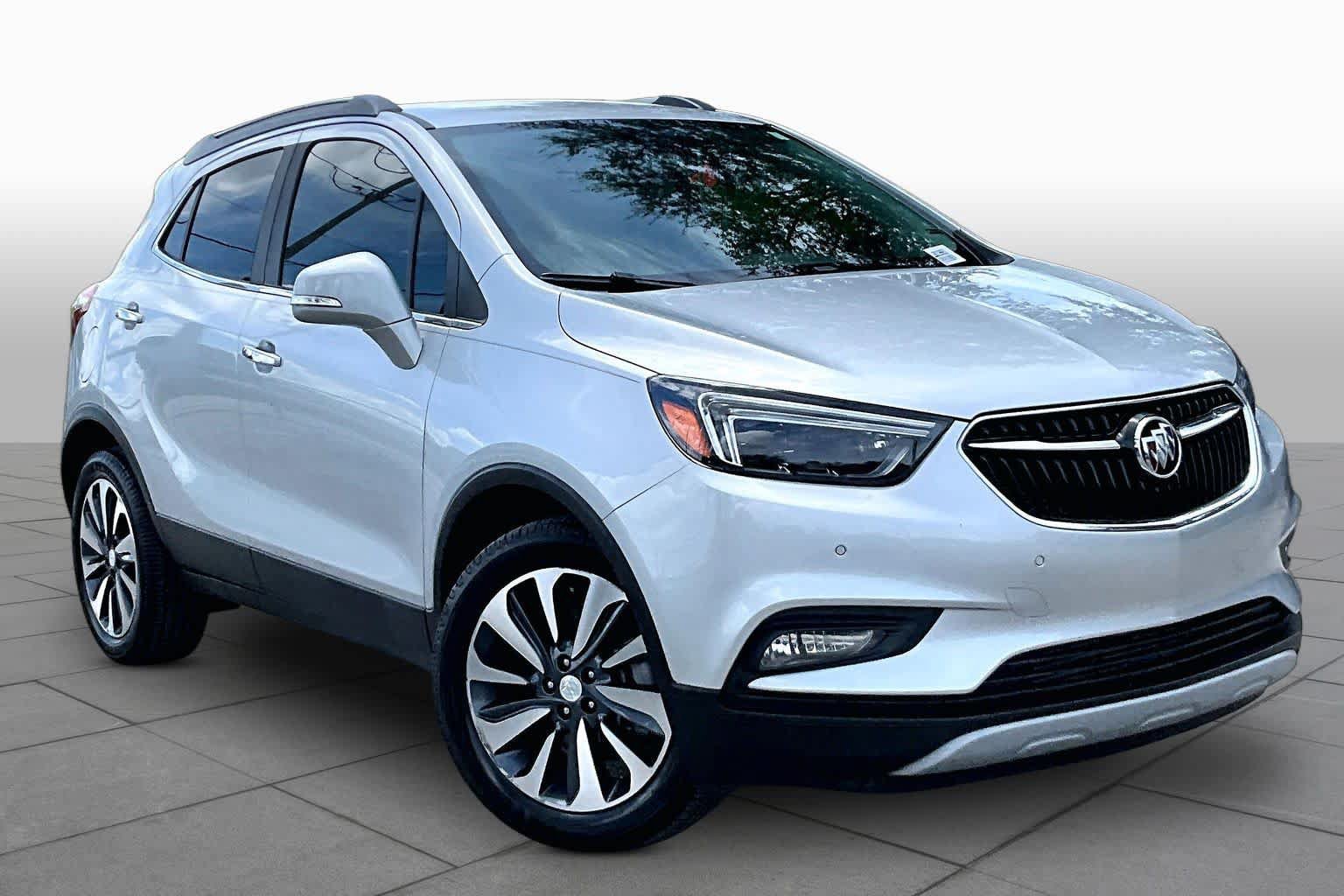 Used 2020 Buick Encore Essence w/ Safety Package II FWD image 3