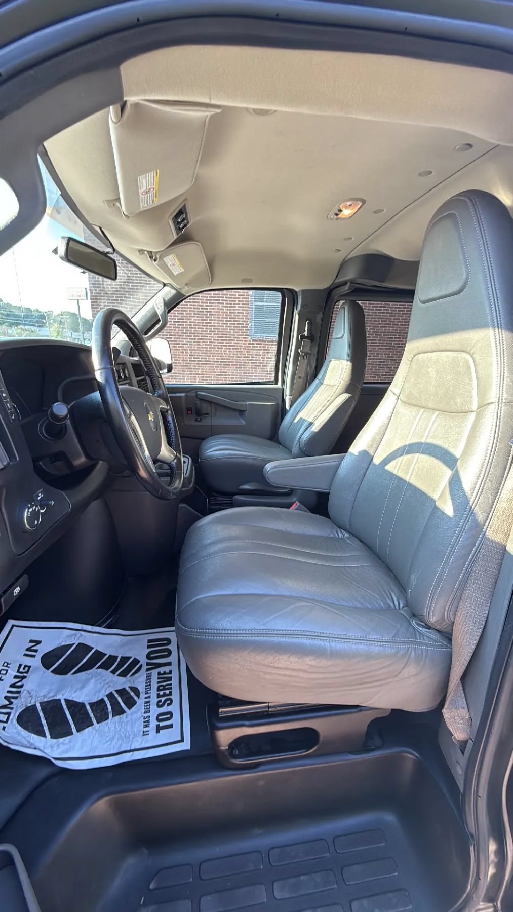 Used 2017 Chevrolet Express 3500 LS RWD image 19