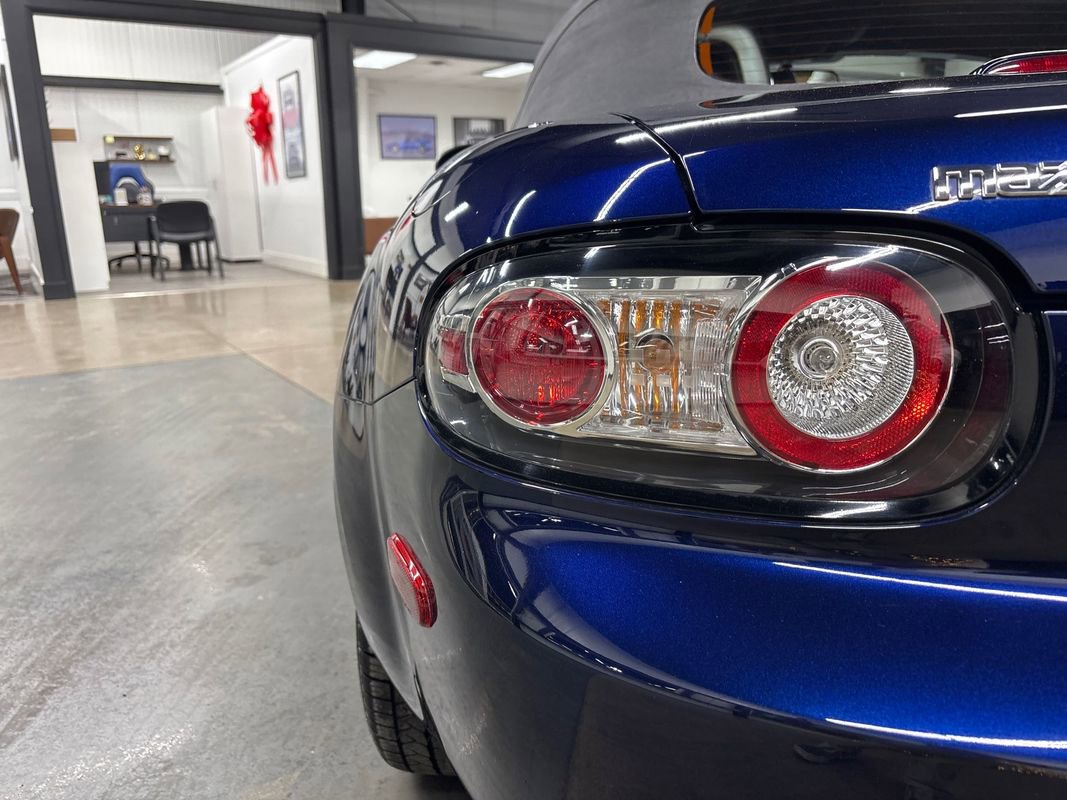 Used 2008 MAZDA MX-5 Miata Sport image 29