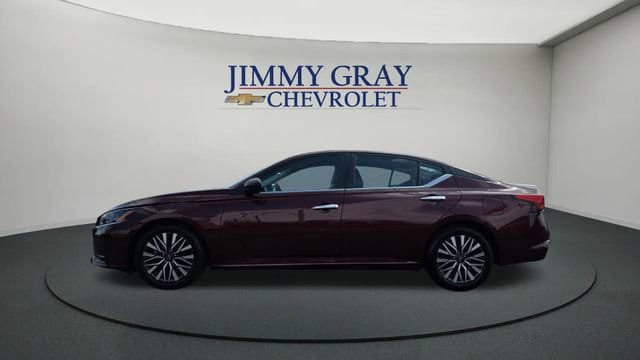 Used 2024 Nissan Altima 2.5 SV image 2