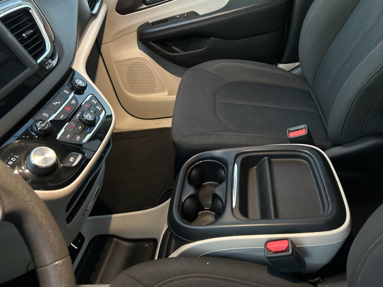 Used 2018 Chrysler Pacifica Touring Plus image 10